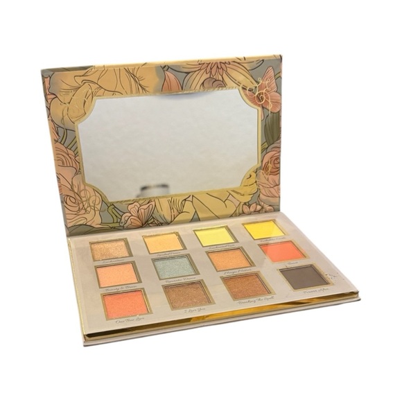 NEW AND SEALED! Disney Belle Floral Eyeshadow Palette - Gold edged- - Picture 4 of 7